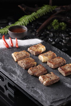 公鸡蛋蜂蛹汤 中国菜系的养生珍品